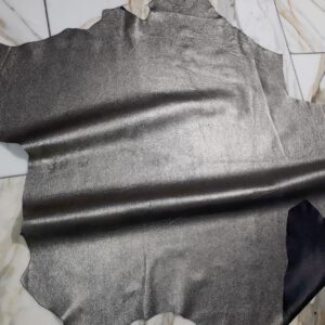 1x Lederhaut (LT-1024), altmessingfarben 0,6mm, nappa metallic