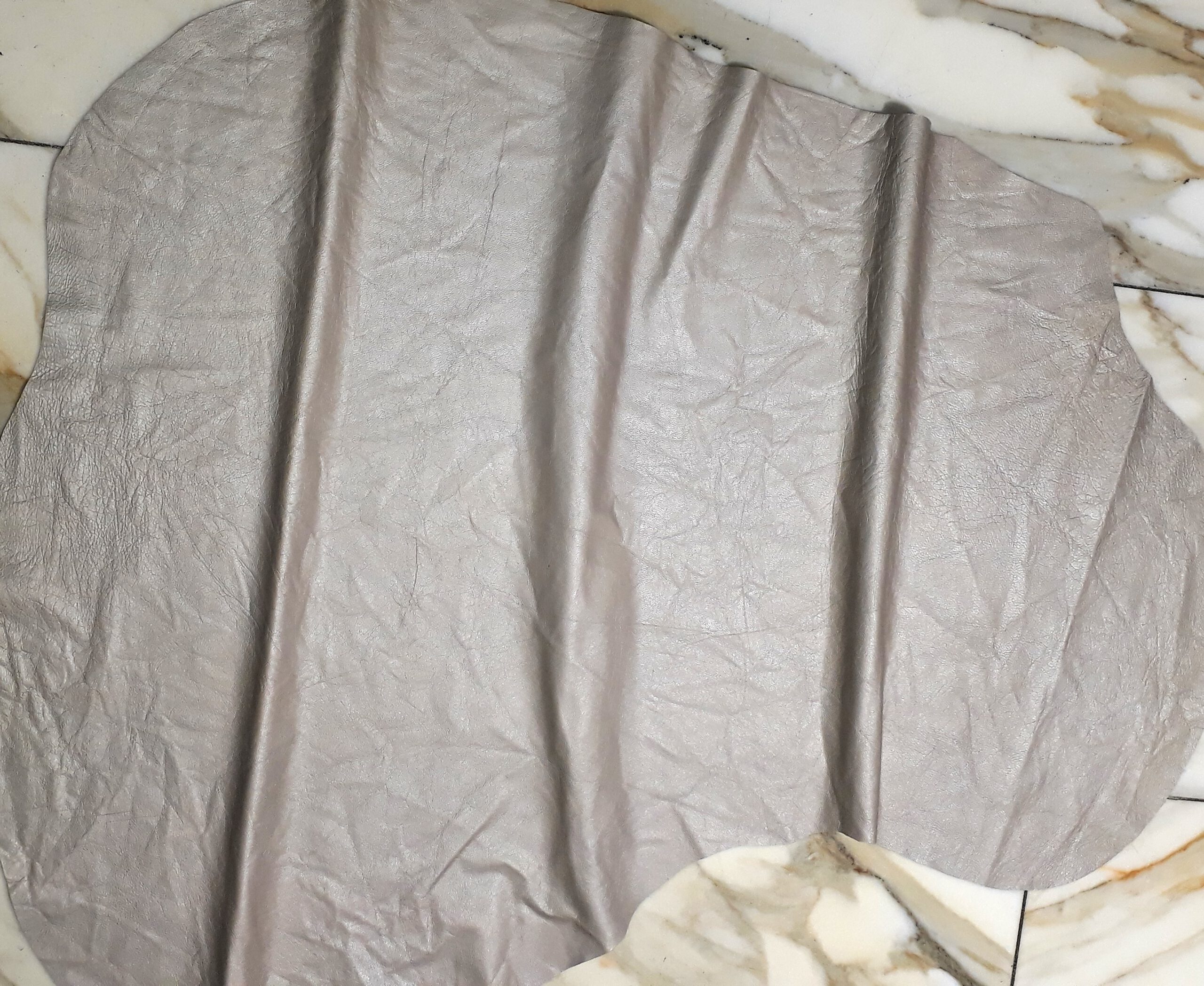 1x Lederhaut (LO-1526), sandfarben metallic, 0,3mm, nappa