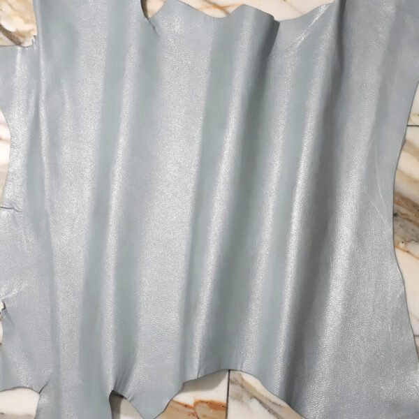 1x Lederhaut (EO-1715), hellgrau, 0,5mm, nappa metallic